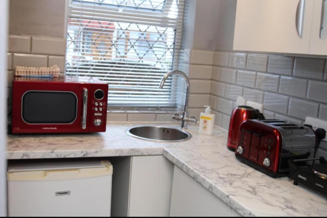 Apartment With Private Hot Tub, Sauna, Ice Bath, Gym Rainham  Kültér fotó