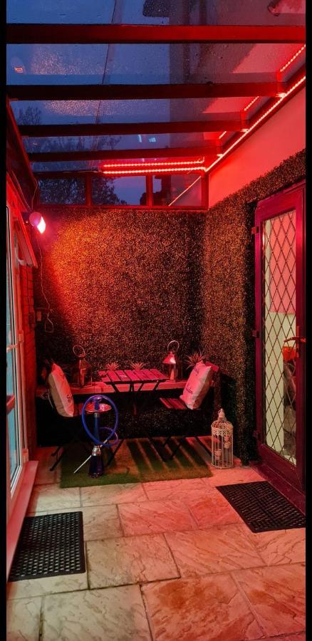 Apartment With Private Hot Tub, Sauna, Ice Bath, Gym Rainham  Kültér fotó